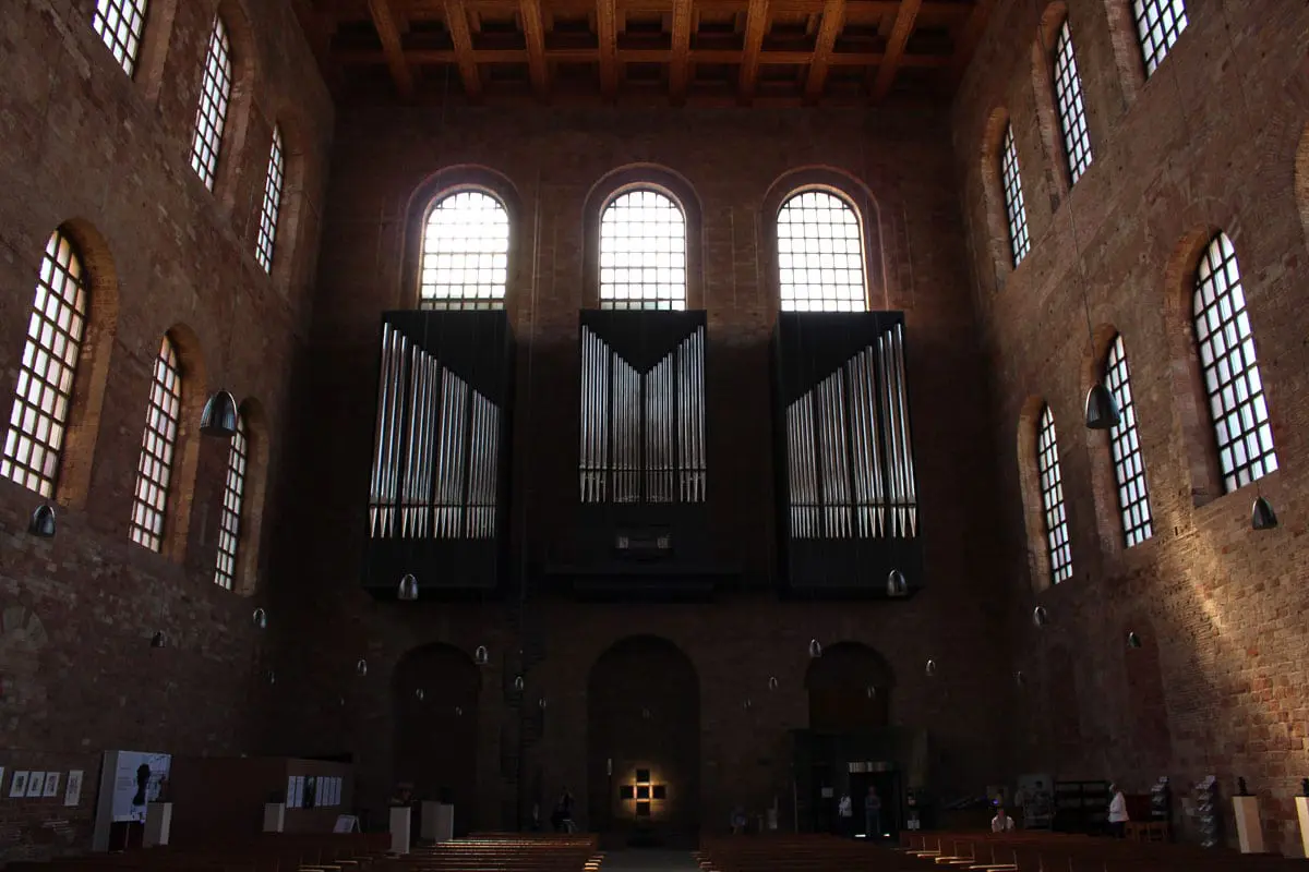 trier-sehenswuerdigkeiten-Konstantin-Basilika-orgel