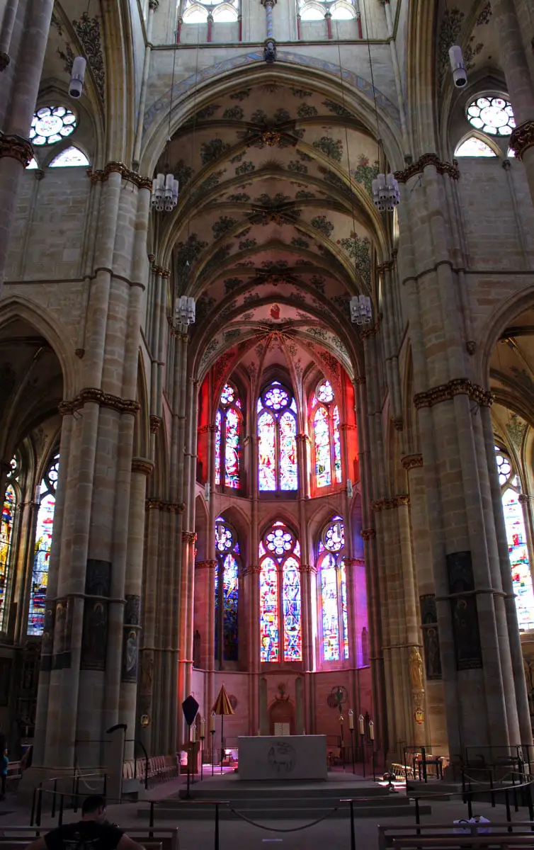trier-sehenswuerdigkeiten-Liebfrauenkirche-kirchenfenster