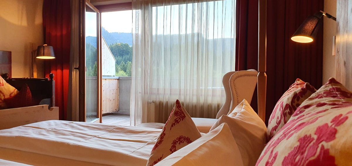 Hotel-Oberstorf-zimmer-bettblick