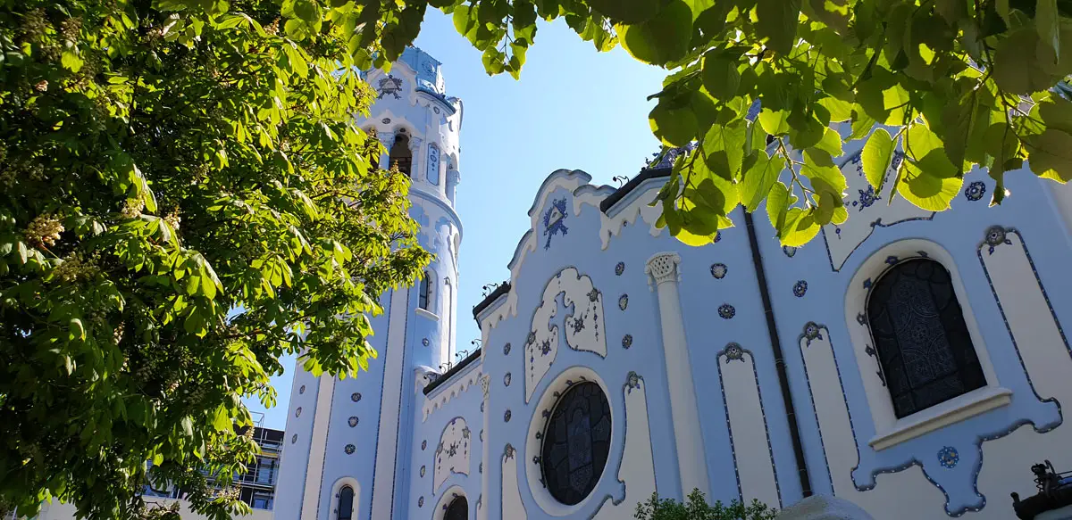 bratislava-sehenswuerdigkeiten-blaue-kirche-details