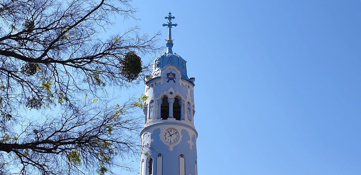 bratislava-sehenswuerdigkeiten-blaue-kirche-turm