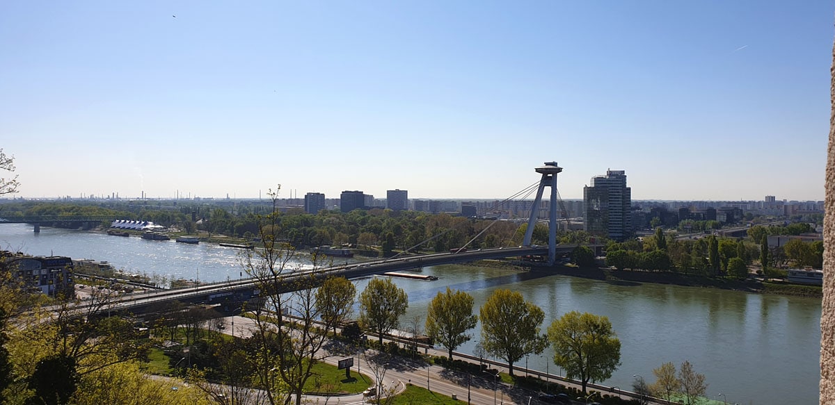 bratislava-sehenswuerdigkeiten-bruecke-slowakischer-nationalaufstand