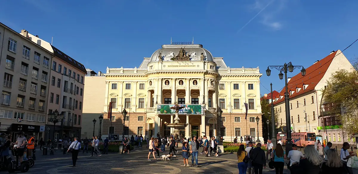 bratislava-sehenswuerdigkeiten-slowakisches-nationaltheater