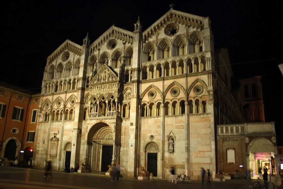 ferrara-sehenswuerdigkeiten-Kathedrale-von-Ferrara-front