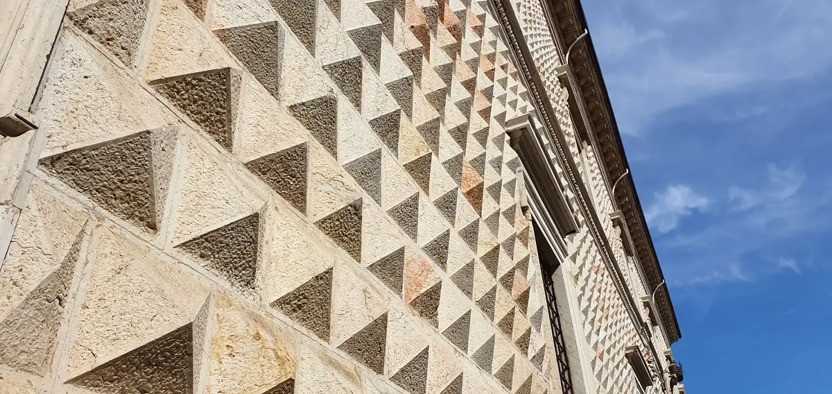 ferrara-sehenswuerdigkeiten-Palazzo-dei-Diamanti-fassad