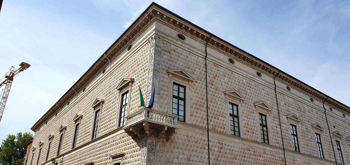 ferrara-sehenswuerdigkeiten-Palazzo-dei-Diamanti