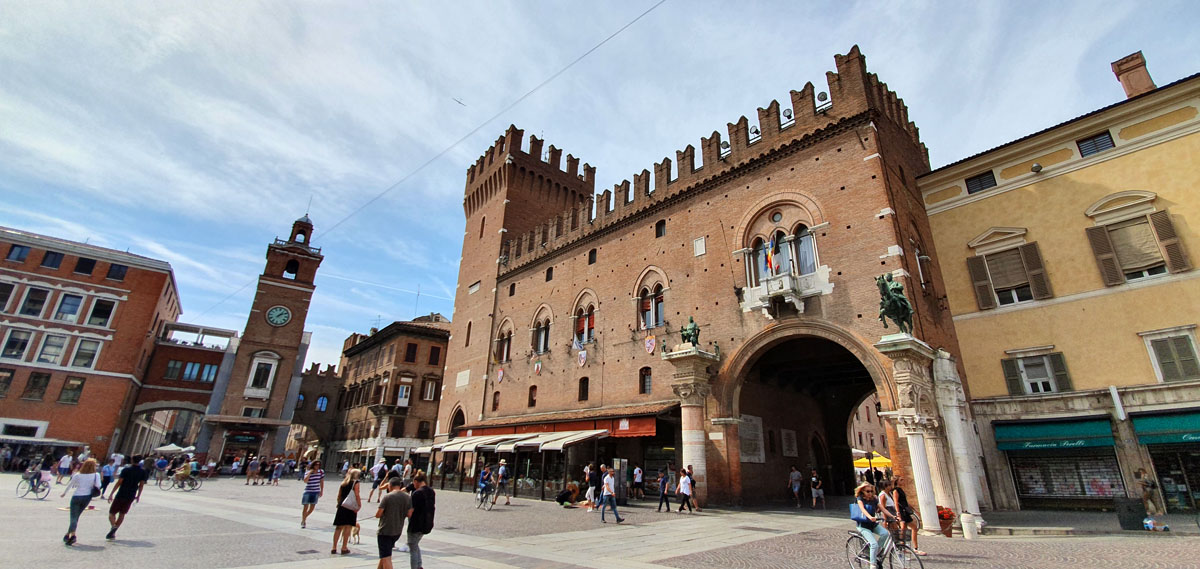 ferrara-sehenswuerdigkeiten-palazzo-municipale