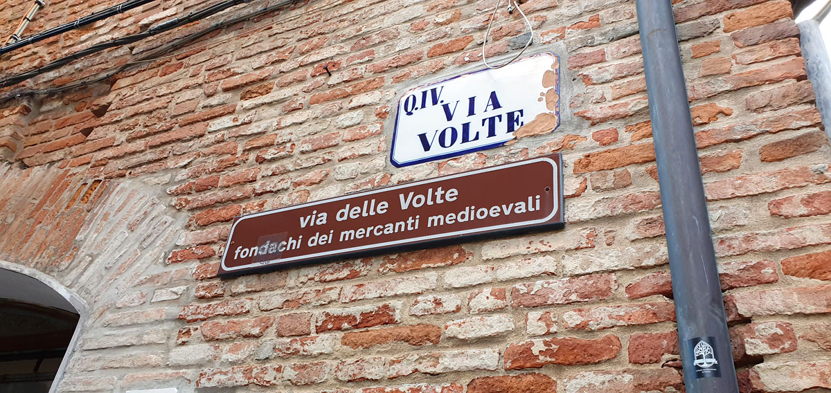 ferrara-sehenswuerdigkeiten-via-delle-volte