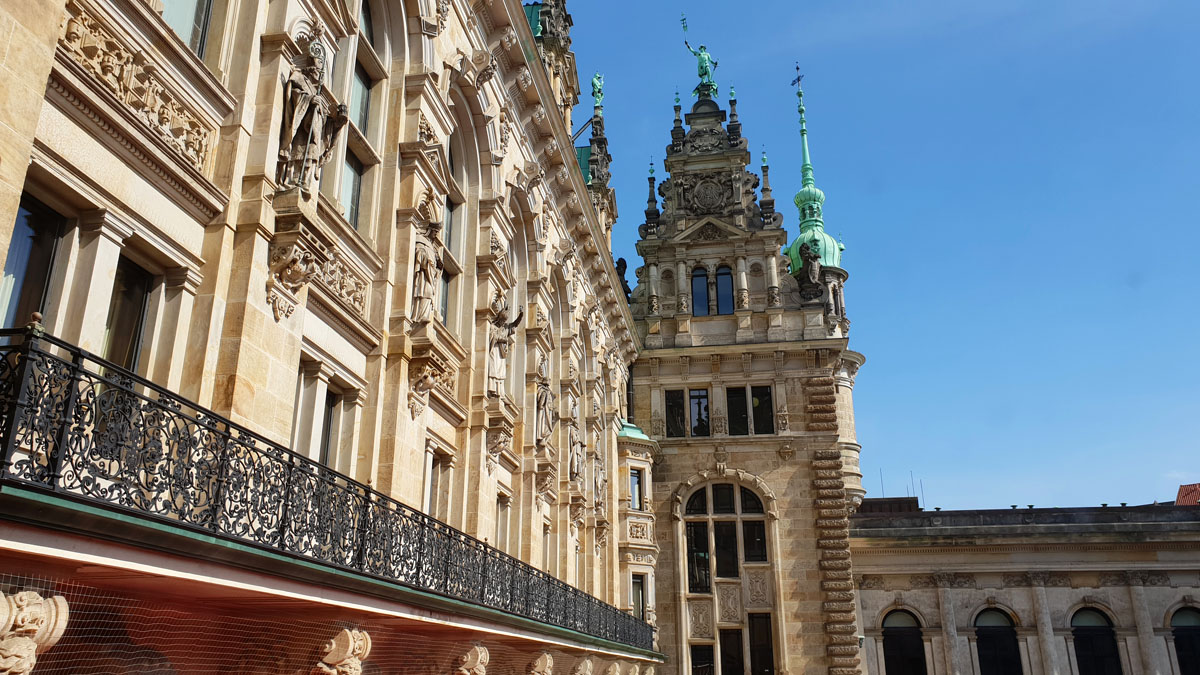 Ein-Tag-in-Hamburg-rathaus-prunkvoll-verzierungen