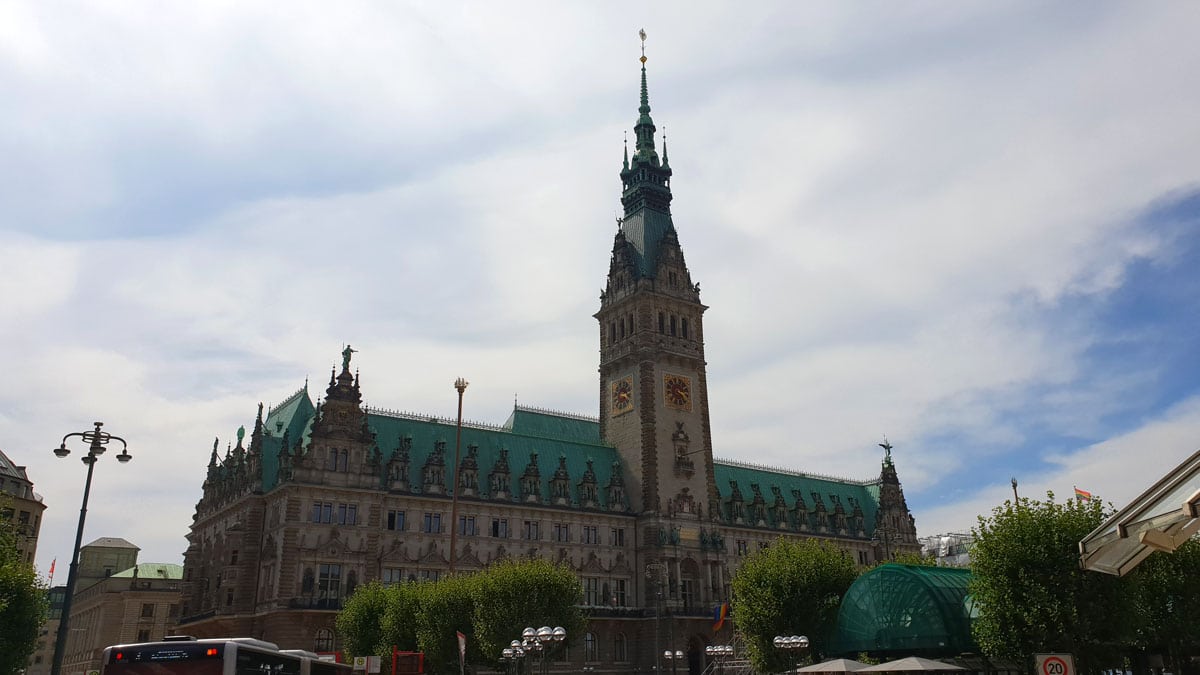 Ein-Tag-in-Hamburg-rathaus