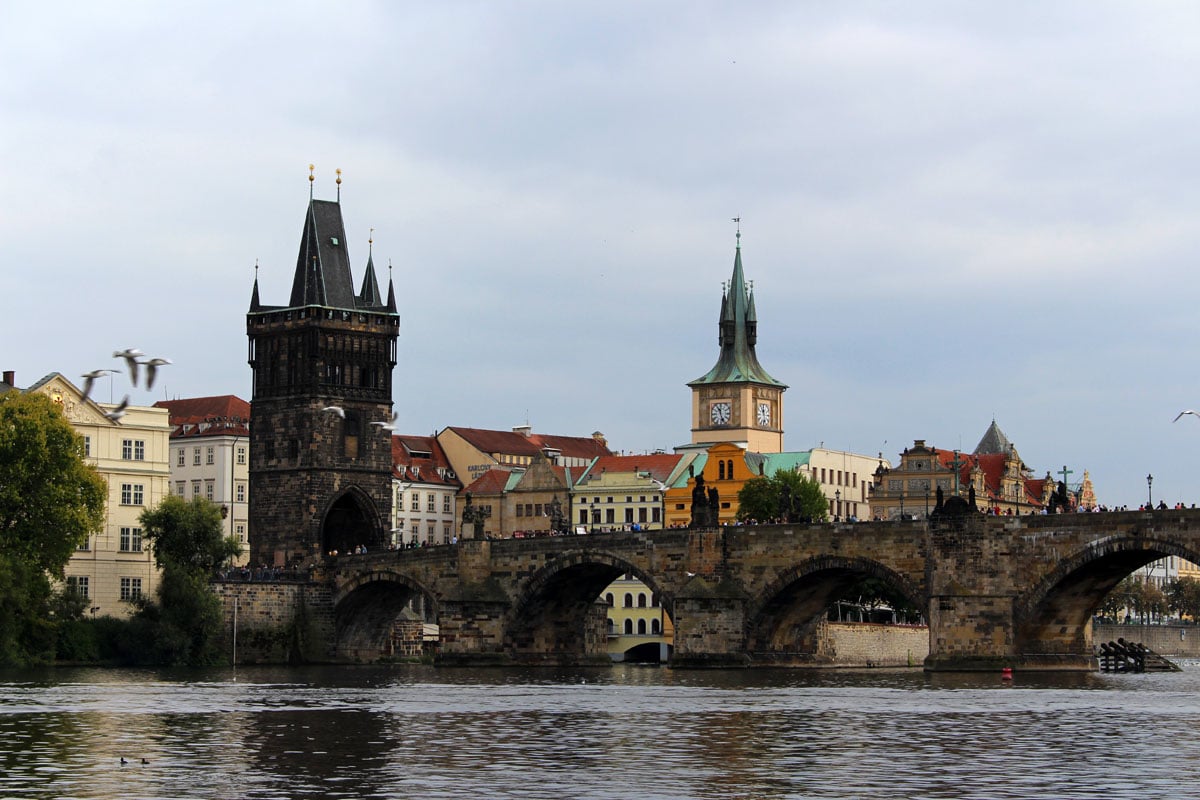 one-day-in-prague-what-must-have-seen-prager-bruecke "width =" 1200 "height =" 800 "srcset =" https://www.nicolos-reiseblog.de/wp-content /uploads/2020/03/ein-tag-in-prag-was-muss-man-ehens-haben-prager-bruecke.jpg 1200w, https://www.nicolos-reiseblog.de/wp-content/uploads/ 2020/03 / a-day-in-prague-what-must-have-seen-prager-bruecke-300x200.jpg 300w, https://www.nicolos-reiseblog.de/wp-content/uploads/2020 /03/ein-tag-in-prag-was-muss-man-View-haben-prager-bruecke-1024x683.jpg 1024w "sizes =" (max-breedte: 1200px) 100vw, 1200px "/></noscript></h2>
<hr/>
<h2 class=