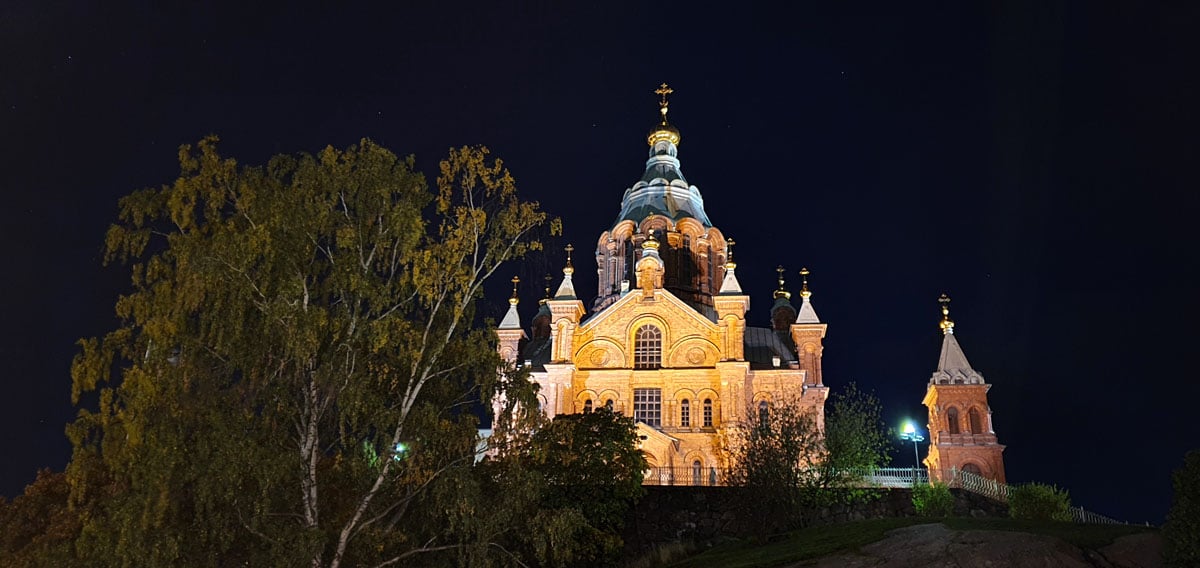 helsinki-sehenswuerdigkeiten-uspenski-kathedrale-abend