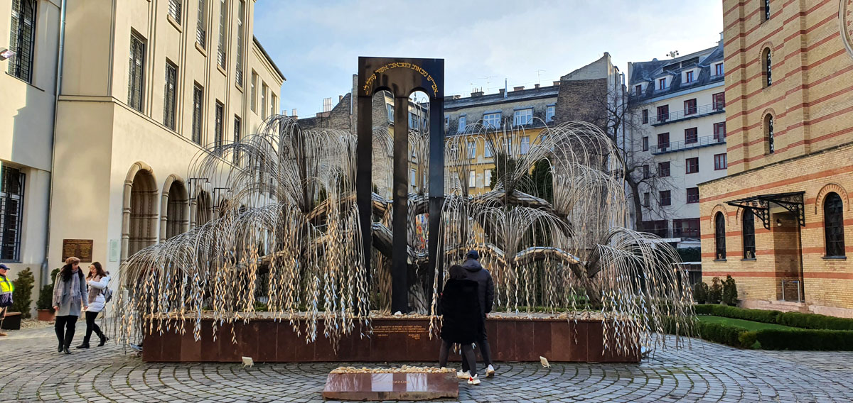 Budapest-synagoge-skulptur