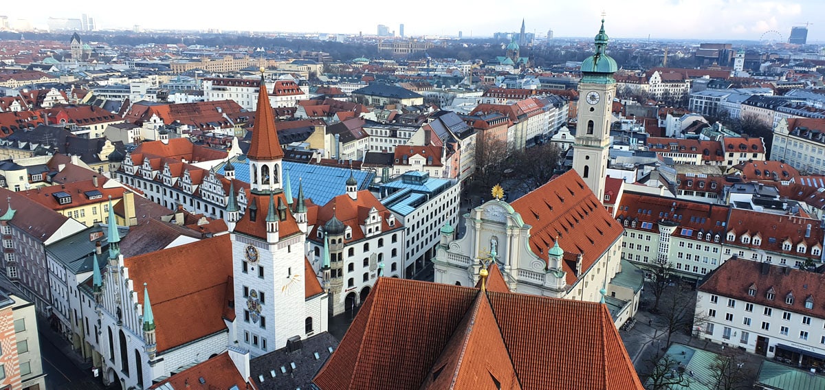 Alter-Peter-Muenchen-ausblick "width =" 1200 "height =" 568 "srcset =" https://www.nicolos-reiseblog.de/wp-content/uploads/2020/05/Alter-Peter-Muenchen-ausblick .jpg 1200w, https://www.nicolos-reiseblog.de/wp-content/uploads/2020/05/Alter-Peter-Muenchen-ausblick-300x142.jpg 300w, https://www.nicolos-reiseblog.de /wp-content/uploads/2020/05/Alter-Peter-Muenchen-ausblick-1024x485.jpg 1024w "maten =" (max. breedte: 1200px) 100vw, 1200px "/></noscript></p>
<hr/>
<h2><span id=