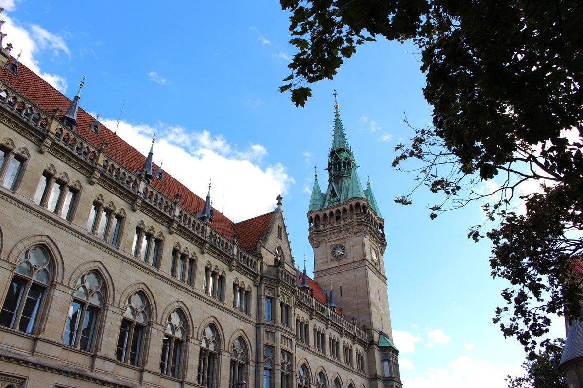 Braunschweig-Sehenswuerdigkeiten-Rathaus-Perspektive