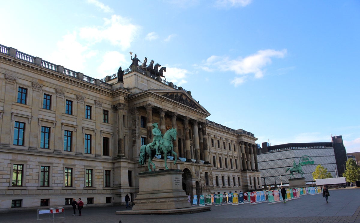 Braunschweig-Sehenswuerdigkeiten-residenzschloss-quadriga