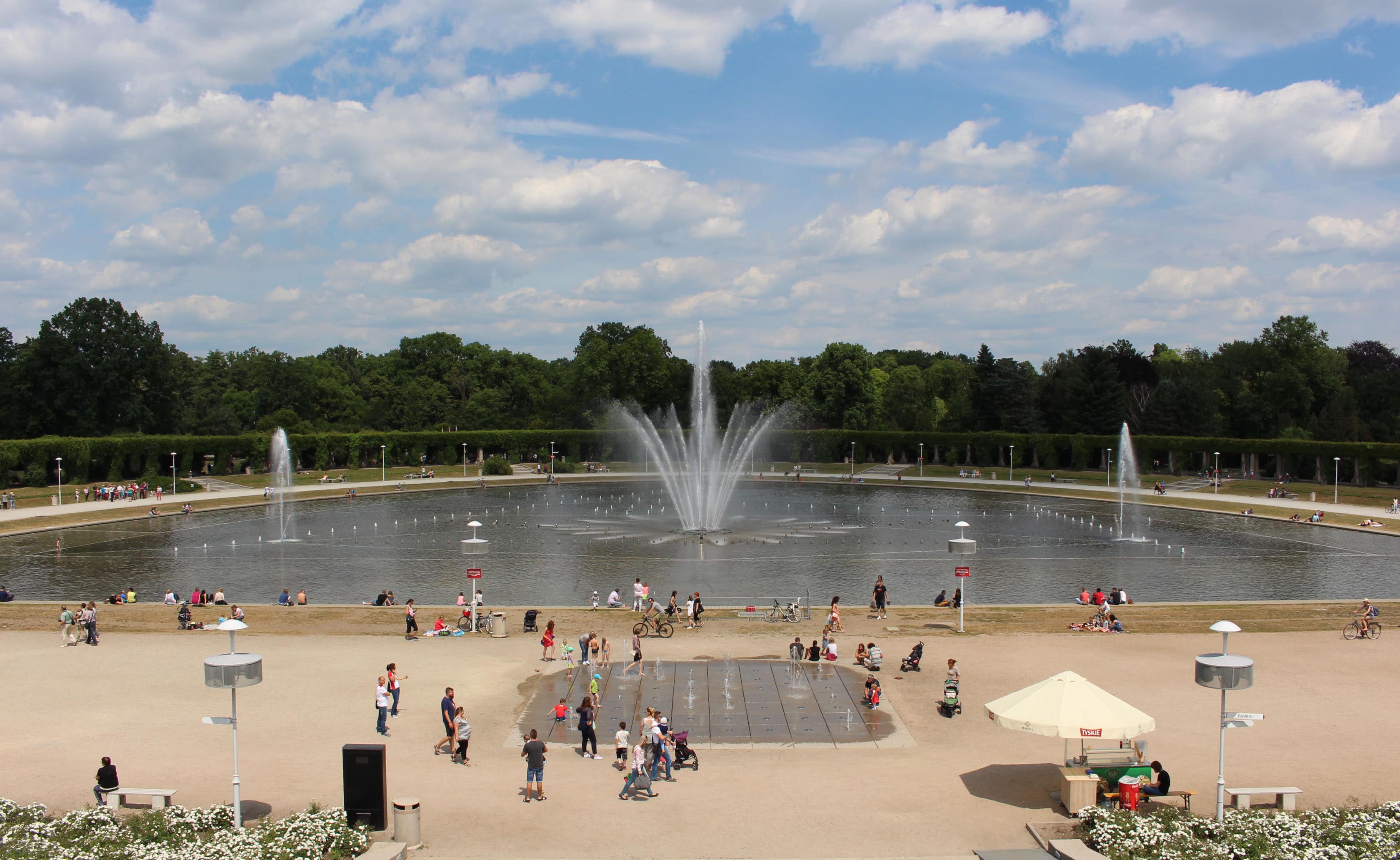 century-Wroclaw-Fountain "width =" 3360 "height =" 2064 "srcset =" https://www.nicolos-reiseblog.de/wp-content/uploads/2020/05/jahrhunderthalle-Wroclaw-Fountain.jpg 3360w, https://www.nicolos-reiseblog.de/wp-content/uploads/2020/05/jahrhunderthalle-Wroclaw-Fountain-300x184.jpg 300w, https://www.nicolos-reiseblog.de/wp-content/uploads /2020/05/jahrhunderthalle-Wroclaw-Fountain-1024x629.jpg 1024w, https://www.nicolos-reiseblog.de/wp-content/uploads/2020/05/jahrhunderthalle-Wroclaw-Fountain-1536x944.jpg 1536w, https : //www.nicolos-reiseblog.de/wp-content/uploads/2020/05/jahrhunderthalle-Wroclaw-Fountain-2048x1258.jpg 2048w "size =" (max-width: 3360px) 100vw, 3360px "/></noscript></p>
<hr/>
<h2><span id=