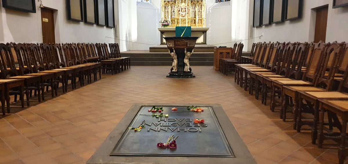 thomaskirche-leipzig-grab-johann-sebastian-bach "width =" 1200 "height =" 568 "srcset =" https://www.nicolos-reiseblog.de/wp-content/uploads/2020/05/thomaskirche-leipzig -grab-johann-sebastian-bach.jpg 1200w, https://www.nicolos-reiseblog.de/wp-content/uploads/2020/05/thomaskirche-leipzig-grab-johann-sebastian-bach-300x142.jpg 300w , https://www.nicolos-reiseblog.de/wp-content/uploads/2020/05/thomaskirche-leipzig-grab-johann-sebastian-bach-1024x485.jpg 1024w "maten =" (max. breedte: 1200px) 100vw, 1200px "/></noscript></p><hr/><h2><span id=