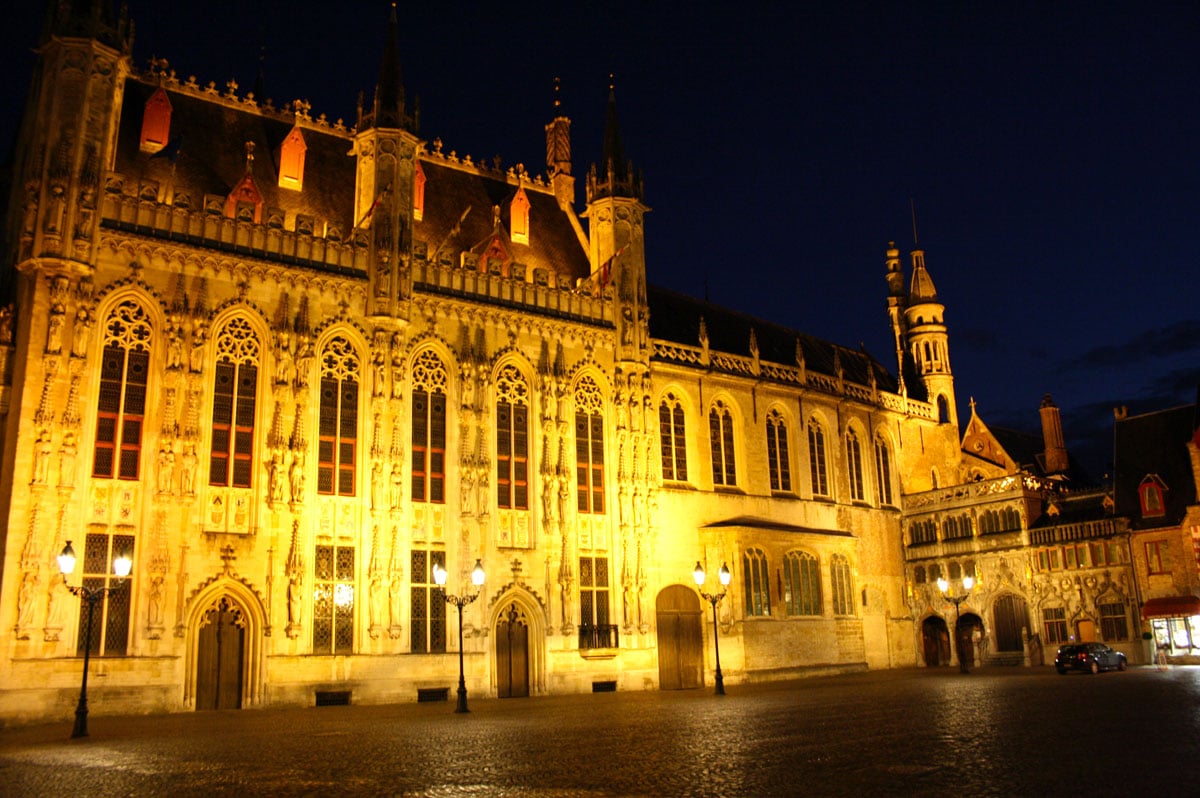 heilig-blut-basilika-altes-rathaus-bruegge