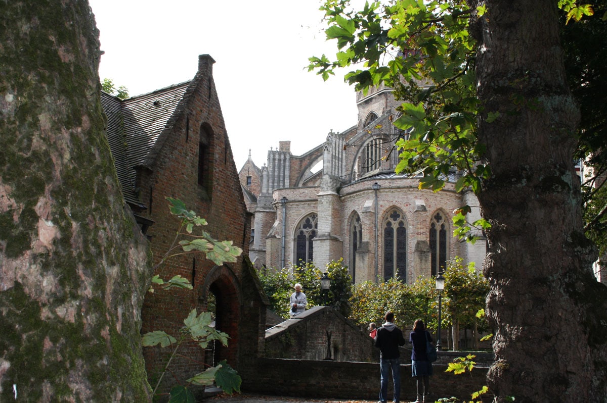 Onze-Lieve-Vrouwekathedraal - Kerk van de kerk buiten "width =" 1200 "height =" 798 "srcset =" https://www.nicolos-reiseblog.de/wp-content/uploads/2020/06/liebfrauenkathedraal- Kerk van de kerk buiten .jpg 1200w, https://www.nicolos-reiseblog.de/wp-content/uploads/2020/06/liebfrauenkathedrale-bruegge-kirchenschiff-aussen-300x200.jpg 300w, https://www.nicolos-reiseblog.de /wp-content/uploads/2020/06/liebfrauenkathedrale-bruegge-kirchenschiff-aussen-1024x681.jpg 1024w "maten =" (max. breedte: 1200px) 100vw, 1200px "/></noscript></p>
<hr/>
<h2><span id=