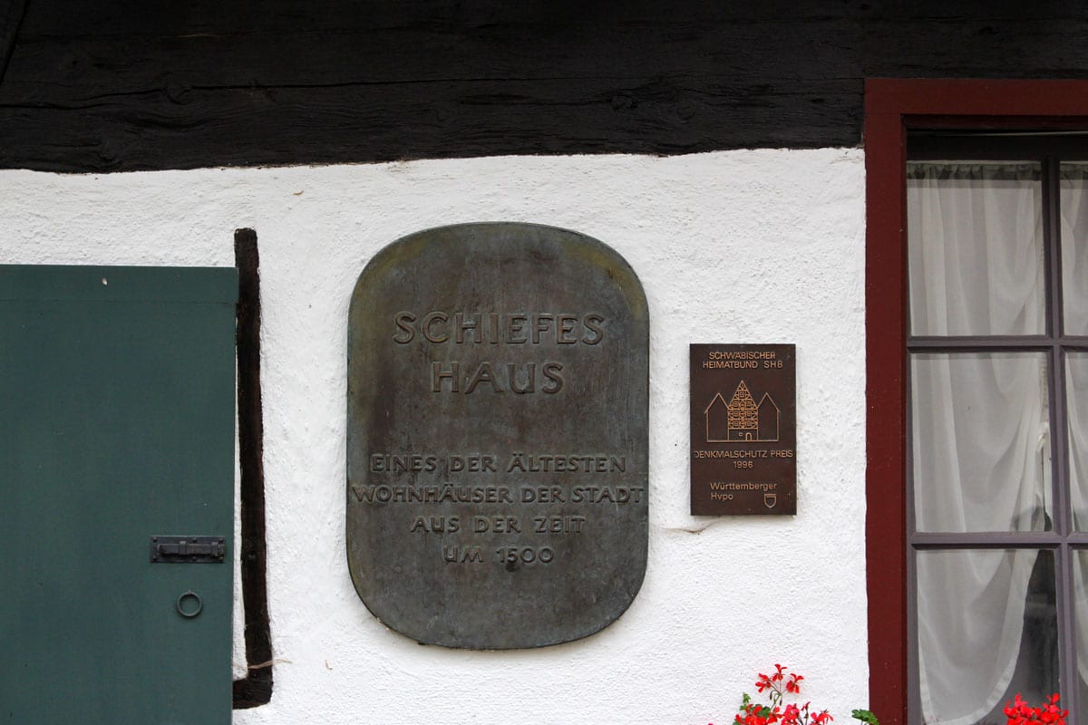 schiefes-haus-ulm-tafel