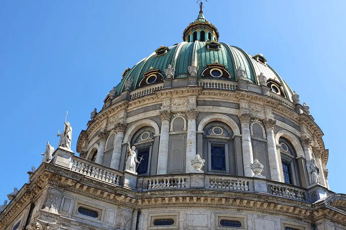 Frederikskirche-skulpturen-kuppel