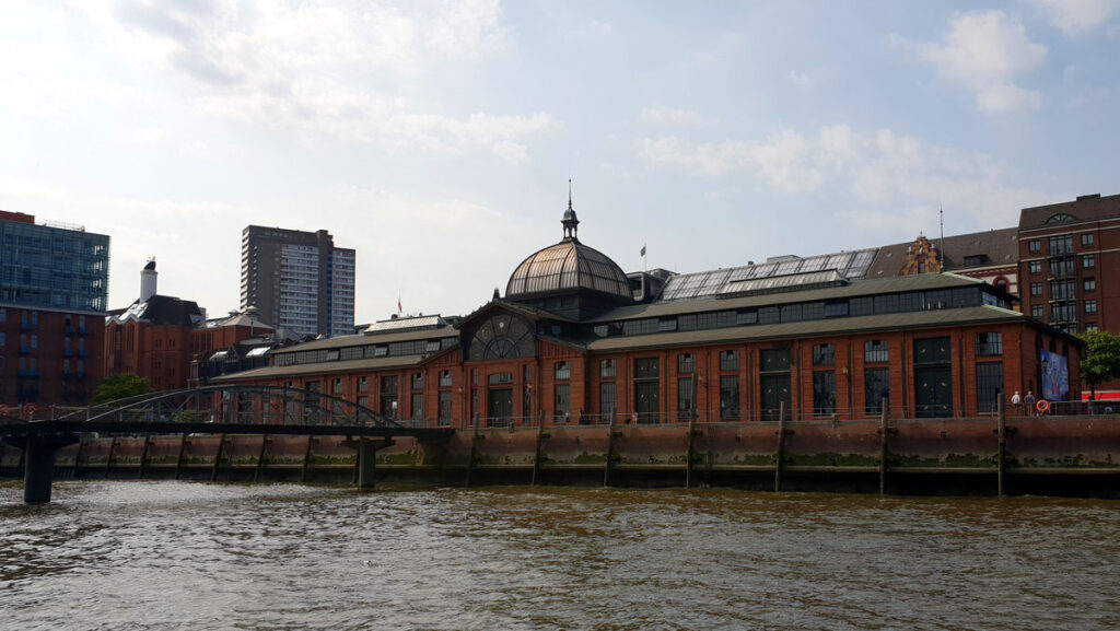 Hamburg-Sehenswuerdigkeiten-fischmarkt-Fischauktionshalle-me