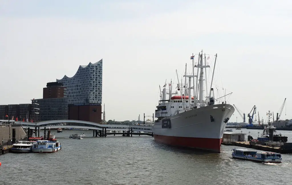 Hamburg-Sehenswuerdigkeiten-museumsschiff-kap-san-diego-me