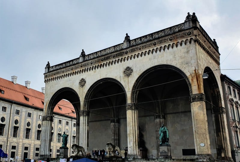 München_Sehenswürdigkeiten_Odeonplatz_Felsherrnhalle