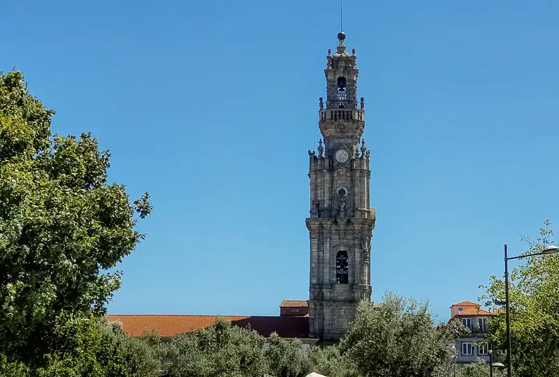 Porto-Sehenswuerdigkeiten-Torre-dos Clerigos