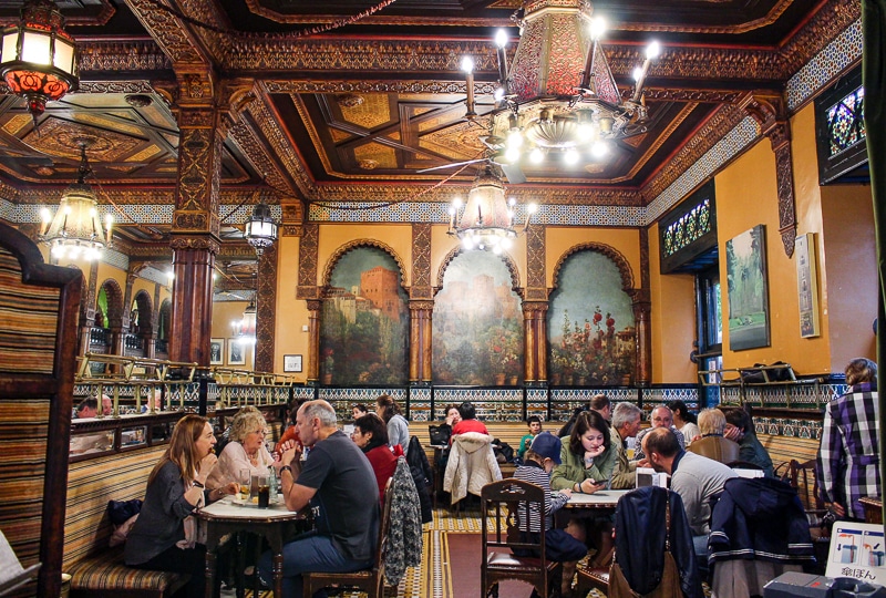 bilbao-architektur-cafe-irunia