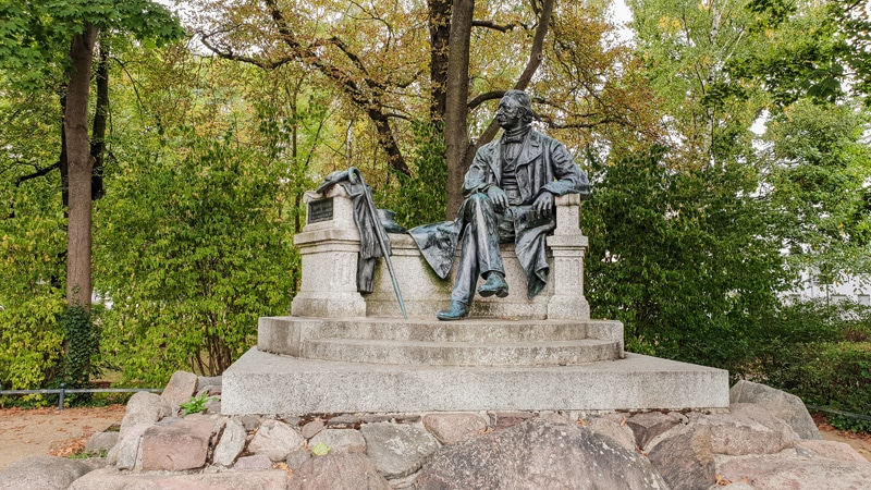 neuruppin-sights-fontane-monument