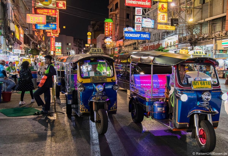 A_day_in_Bangkok_Chinatown_TukTuk