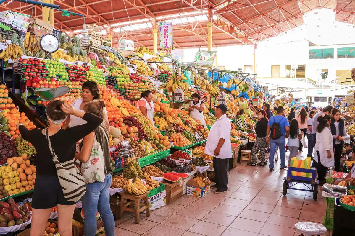 A_day_in_Arequipa_mercado_san_camilo