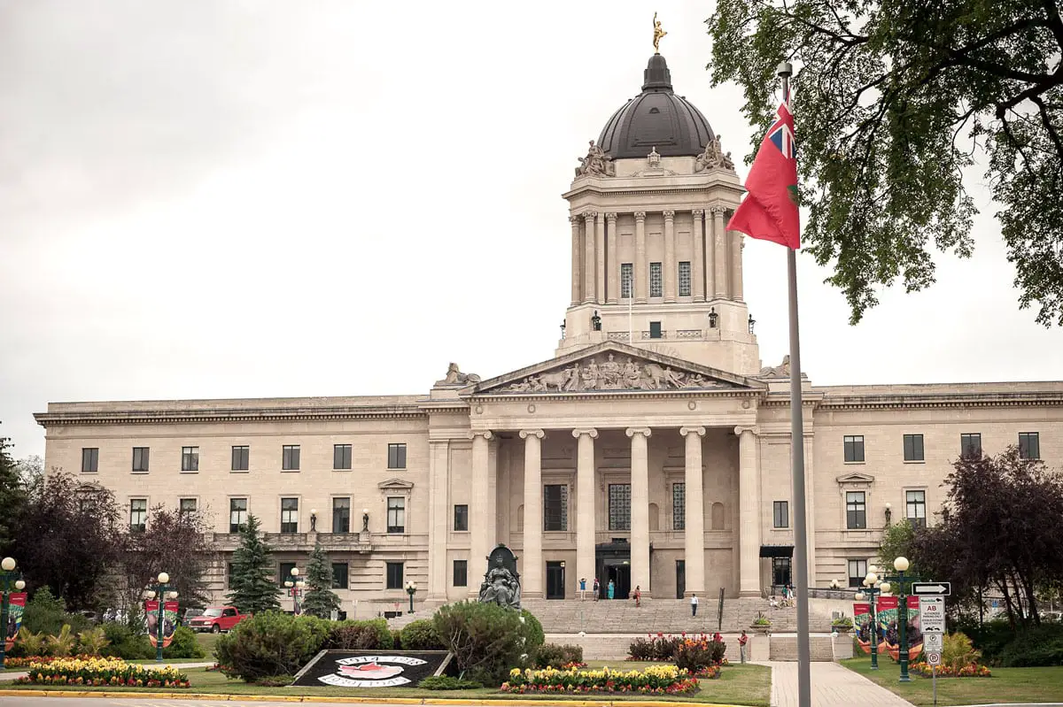 ein_tag_in_Winnipeg_Manitoba-Legislative_RomyMlinzk