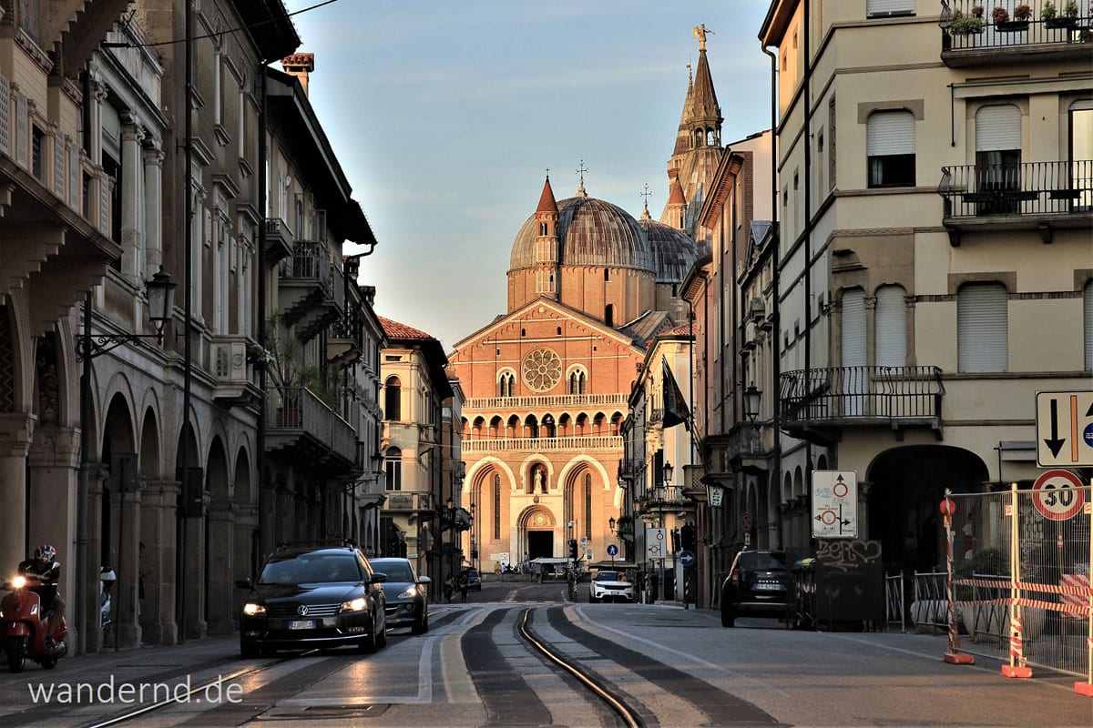 schoensten_kirchen_italien_Antoniusbasilika_Wandernd