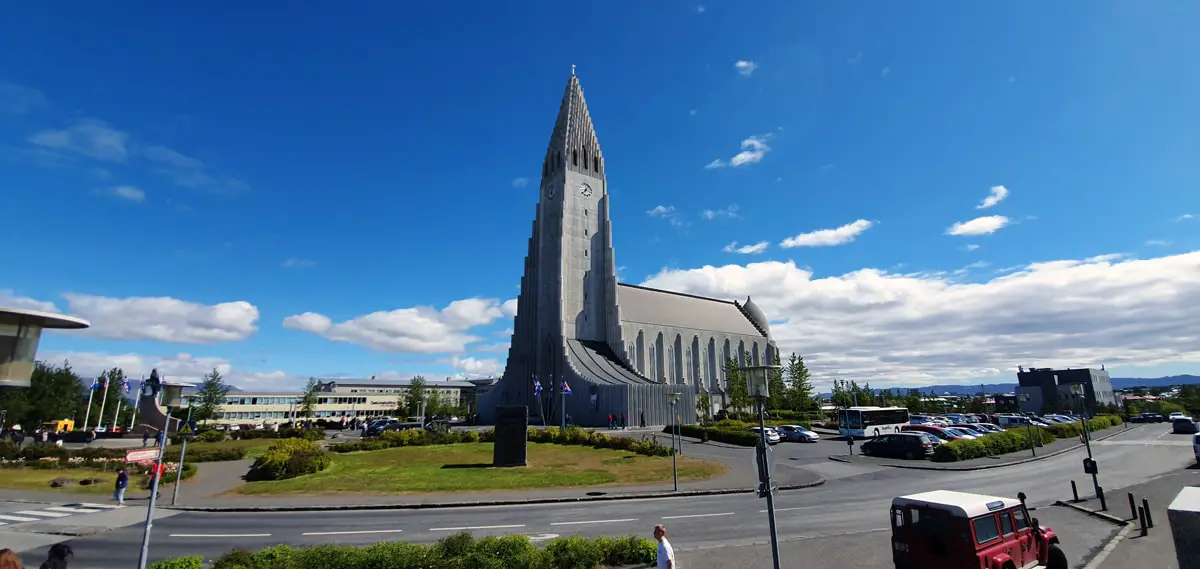 ein_tag_in_reykjavik_hallgrimkirche_perspektive