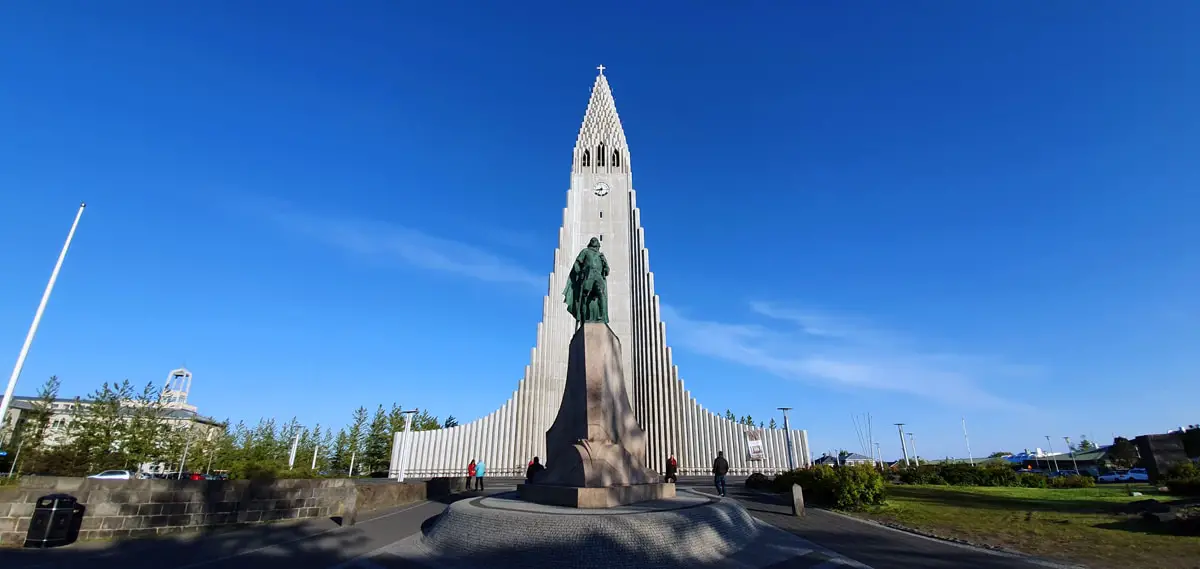 Ein Tag in Reykjavik. Die Hallgrimskirche zählt zu den absoluten Mustsees.
