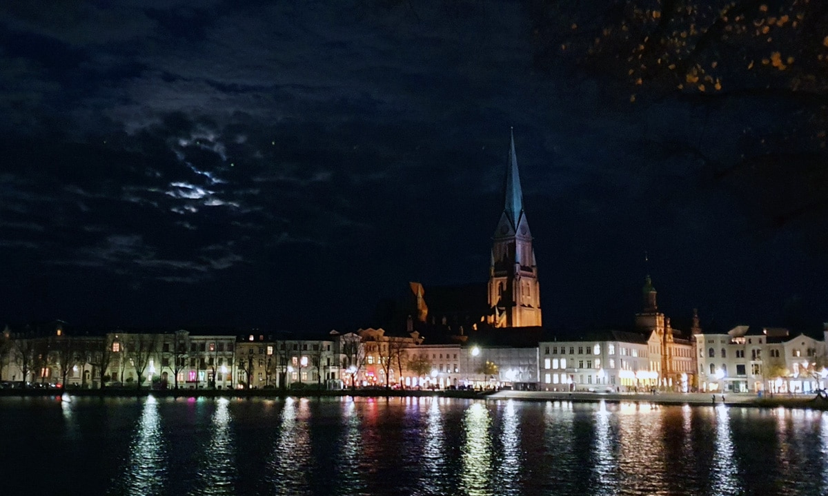 mooiste_steden_east_duitsland_schwerin_avond