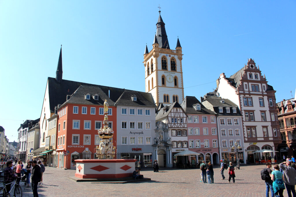 ein-tag-in-trier-Hauptmarkt-Kirche-St-Gangolf