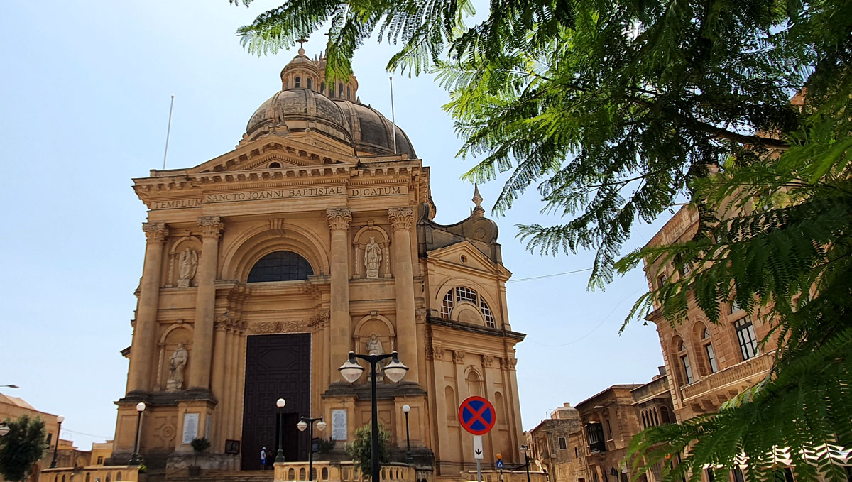 Zu den Top Gozo Sehenswürdigkeiten zählt die Basilika St. John Baptist in Xewkija mit ihrer riesigen Kuppel 