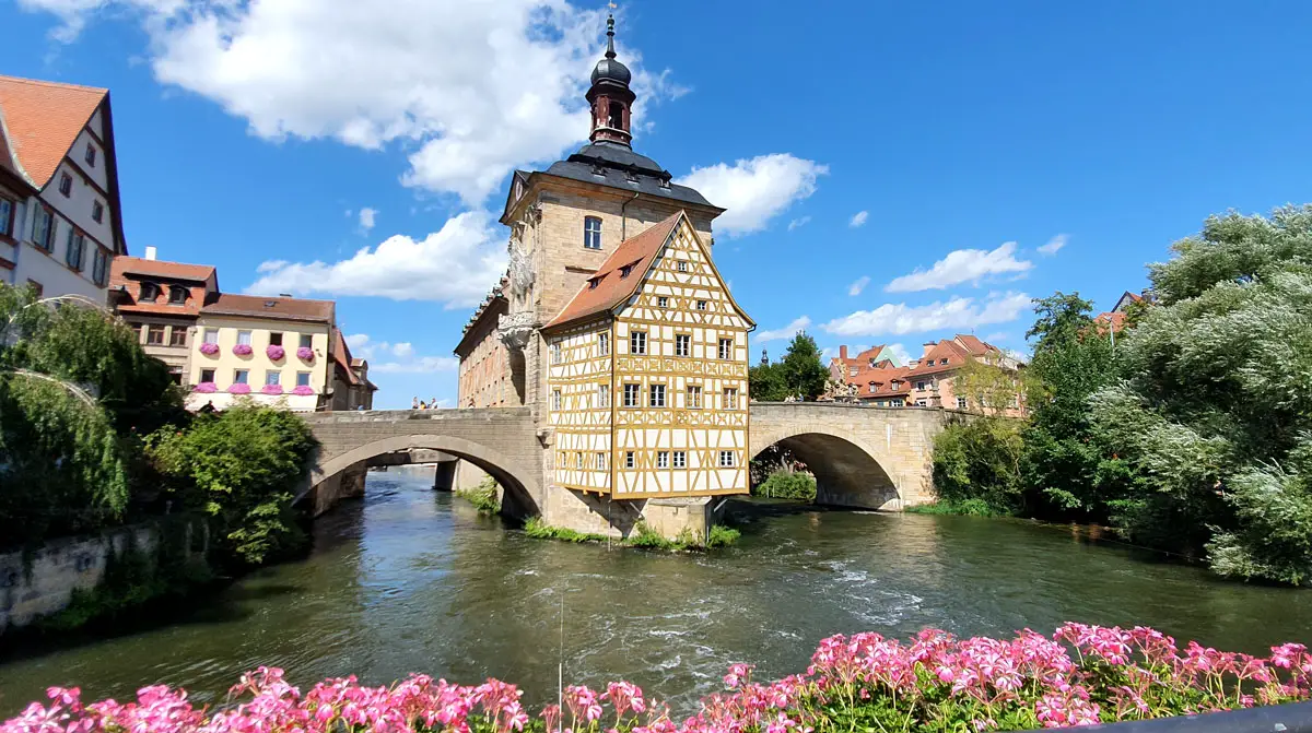 Bamberg mit dem Alten Rathaus ist eine der schönsten Städte in Süddeutschland