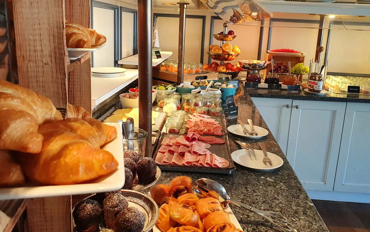 Lindner-Strand-Hotel-Windrose-ontbijt-buffet
