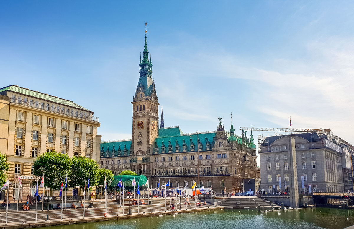 Mit dem wunderschönen historischen Rathaus gehört Hamburg zu den schönsten Städten in Deutschland