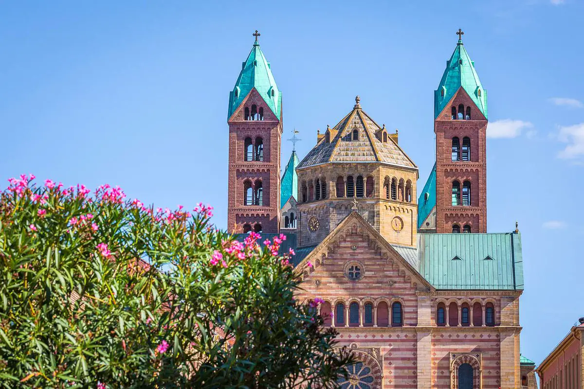 Mit dem imposanten Dom zählt Speyer zu den schönsten Städten in Rheinland-Pfalz