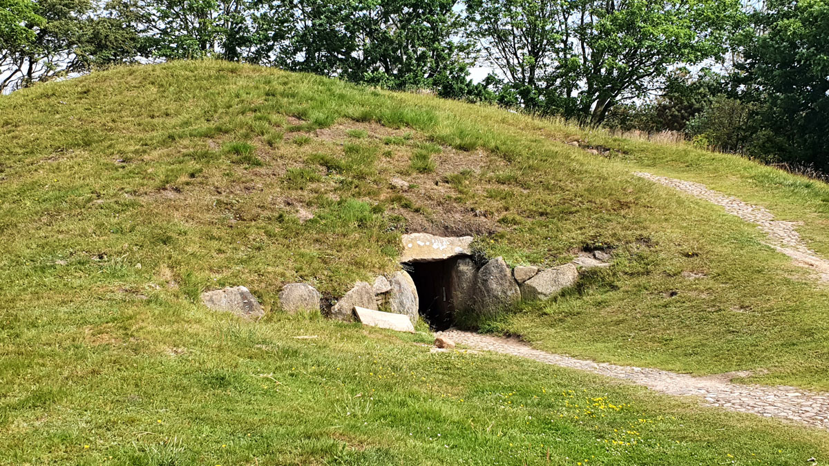 sylt-sehenswuerdigkeiten-Steinzeitgrab-Denghoog