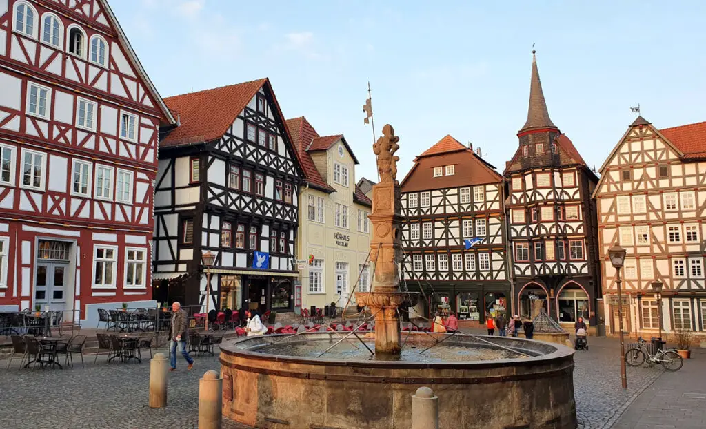 Die malerischen Fachwerkhäuser von Fritzlar - einer der schönsten Städte in Hessen