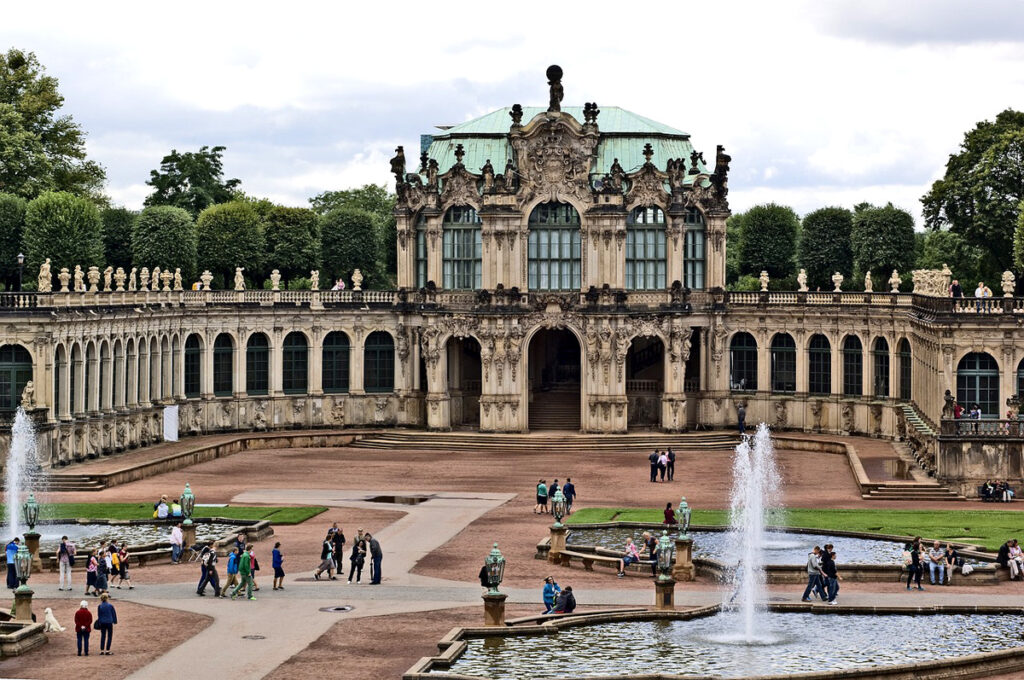 historische-sehenswuerdigkeit-Dresdner-Zwinger-z
