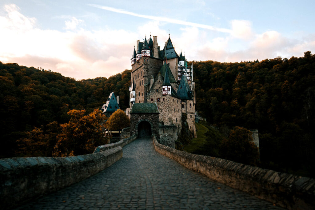 historische-sehenswuerdigkeit-burg-eltz-z
