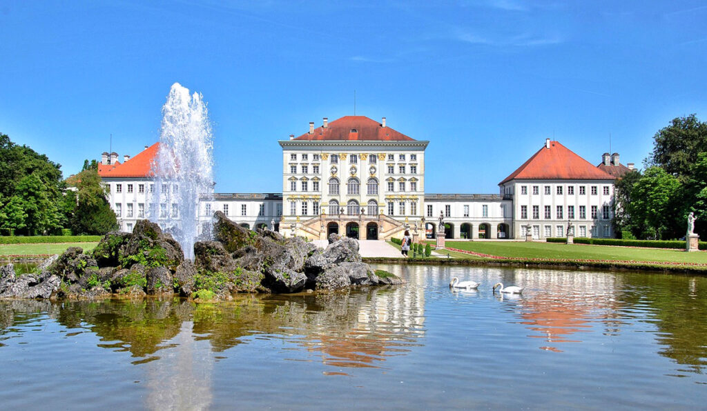 historische-sehenswuerdigkeit-schloss-nymphenburg-z